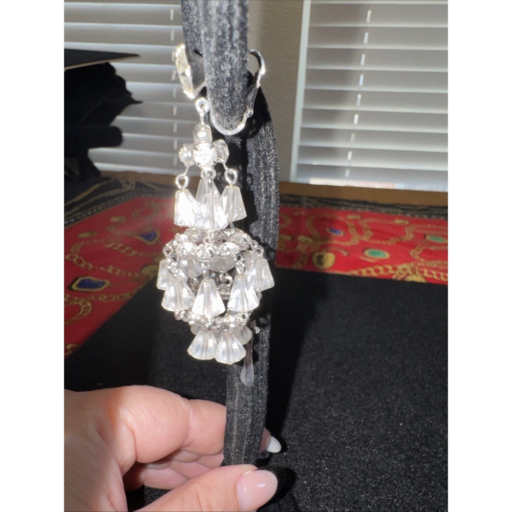VNTG SIGNED HATTIE CARNEGIE RHINESTONE & CRYSTAL CHANDELIER EARRINGS -SILVERTONE - Picture 7 of 12